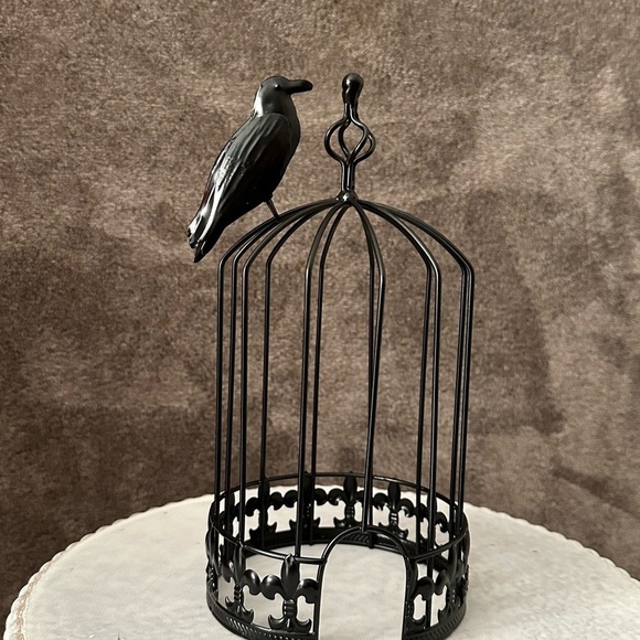 Retired Scentsy Nevermore Warmer Wrap Retired Black Metal New with tag
Wax - Picture 2 of 7